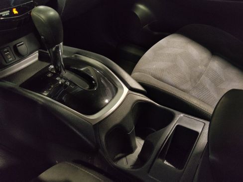 Used 2016 Nissan Rogue S FWD image 26