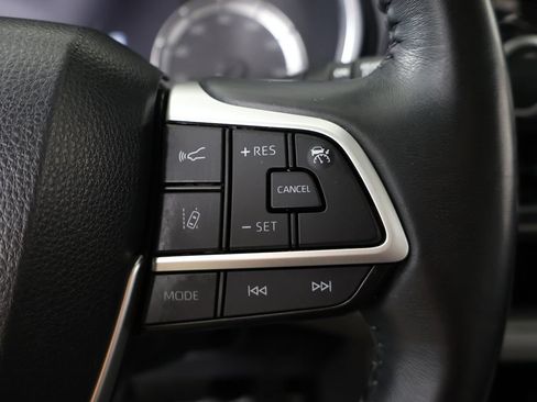 Used 2023 Toyota Highlander XLE FWD image 47