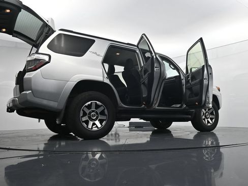 Used 2021 Toyota 4Runner TRD Off-Road AWD/4WD image 29