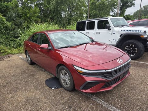 Used 2024 Hyundai Elantra SE FWD image 7