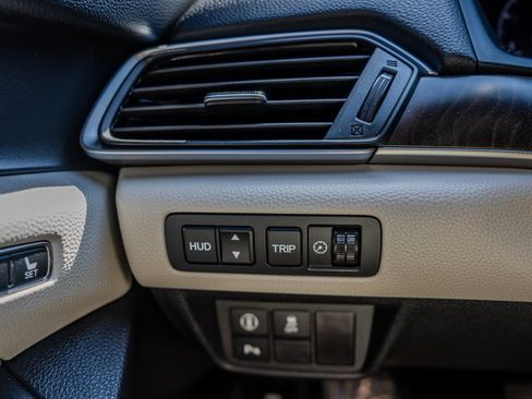 Used 2018 Honda Accord Touring image 18