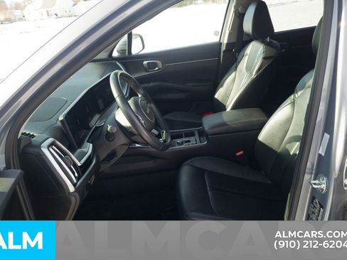 Used 2024 Kia Sorento S image 7