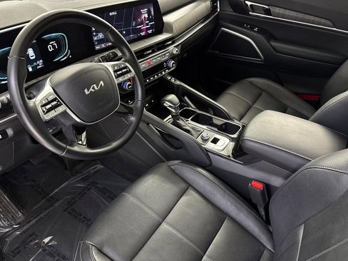Used 2023 Kia Telluride EX w/ EX Captain's Chair Package FWD image 4