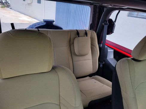 Used 2018 Jeep Wrangler Sport image 11