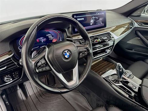 Certified 2022 BMW 530i xDrive w/ Premium Package image 9