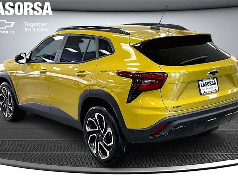 Certified 2024 Chevrolet Trax RS w/ Driver Confidence Package FWD image 13