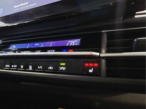 Used 2026 Toyota Sienna XSE FWD image 28