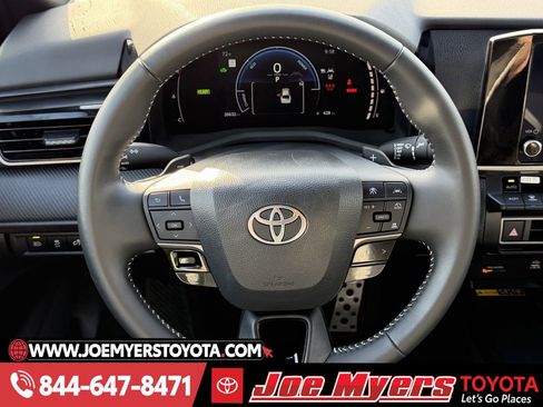 Used 2025 Toyota Camry SE image 15