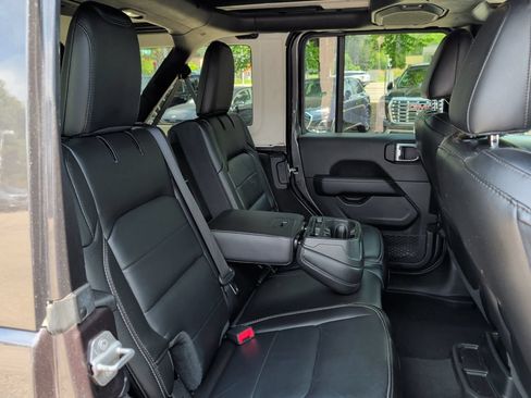 Used 2021 Jeep Wrangler Unlimited Sahara AWD/4WD image 35