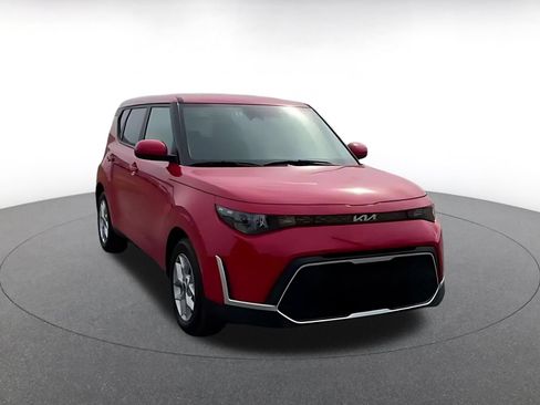 Used 2025 Kia Soul LX w/ LX Technology Package FWD image 6