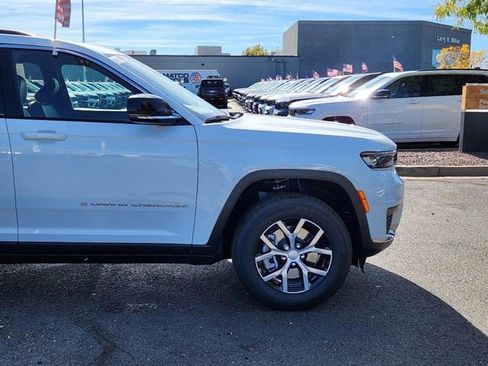 New 2025 Jeep Grand Cherokee L Limited w/ Trailer Tow Package AWD/4WD image 15