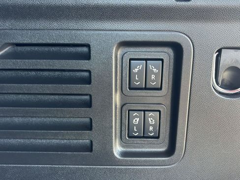 Used 2025 Chevrolet Traverse RS w/ LPO, Floor Liner Package FWD image 29