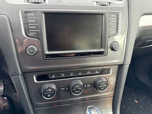 Used 2016 Volkswagen e-Golf SE w/ DC Fast Charging Package image 19