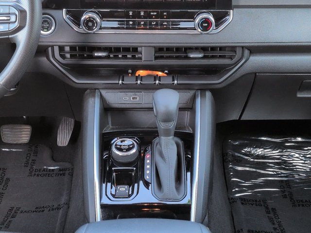 Used 2024 Chevrolet Colorado Trail Boss w/ Advanced Trailering Package AWD/4WD image 18