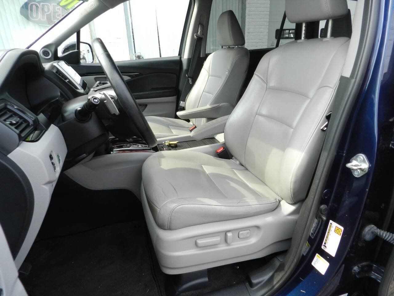 Used 2016 Honda Pilot Touring image 2
