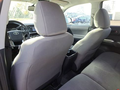 Used 2017 Toyota Tacoma SR5 image 18