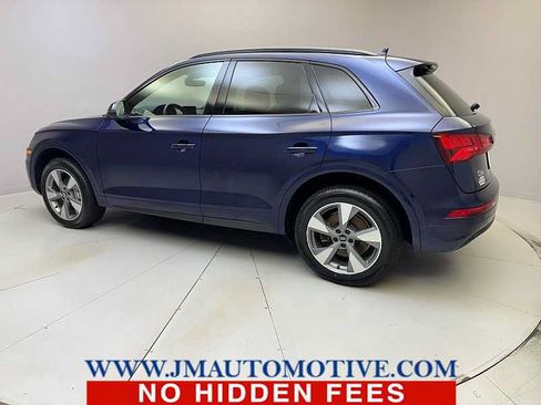 Used 2020 Audi Q5 2.0T Premium w/ Titanium Sport Package AWD/4WD image 3