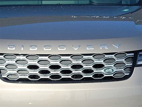 New 2025 Land Rover Discovery Metropolitan Edition image 9