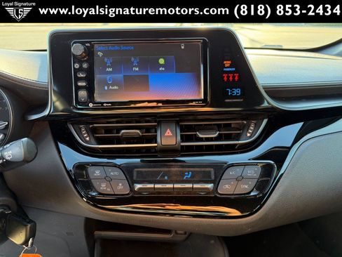 Used 2018 Toyota C-HR XLE FWD image 20