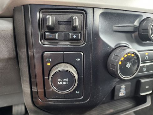 Used 2025 Ford F250 XLT AWD/4WD image 27