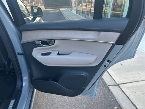Used 2025 Volvo XC90 B5 Plus image 12