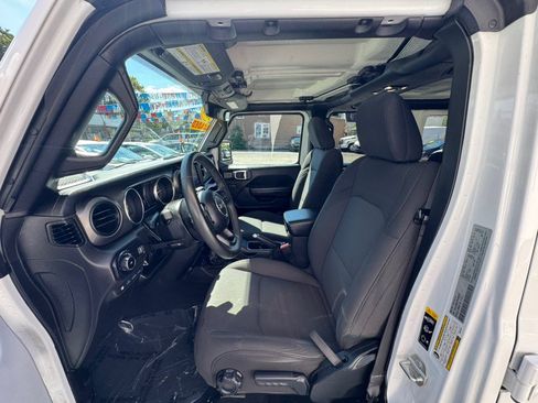 Used 2023 Jeep Wrangler Unlimited w/ Cold Weather Group AWD/4WD image 9