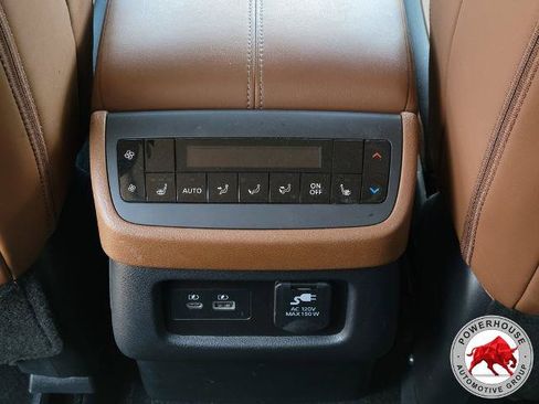 Used 2025 Nissan Pathfinder Platinum w/ Lighting Package (N92) FWD image 19