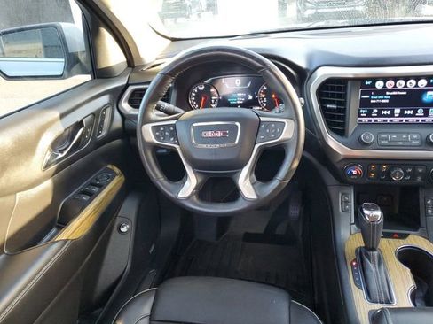 Used 2017 GMC Acadia Denali w/ Technology Package FWD image 12