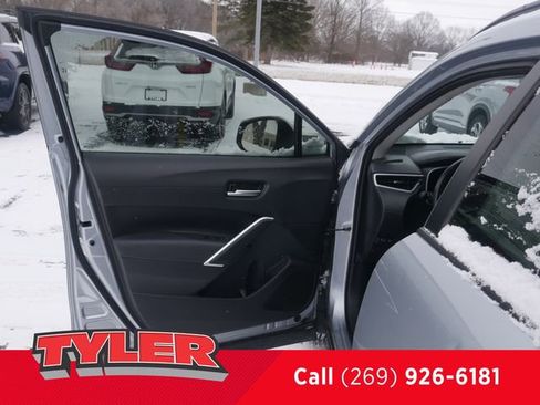 Used 2023 Toyota Corolla Cross XLE FWD image 19
