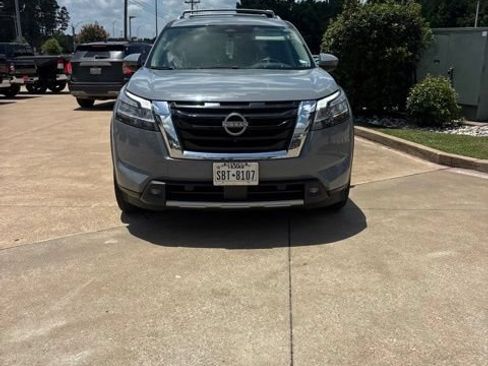 Used 2022 Nissan Pathfinder Platinum w/ Cargo Package FWD image 2