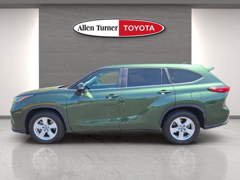 Used 2023 Toyota Highlander LE FWD image 10