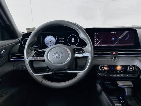 Used 2025 Hyundai Elantra SEL FWD image 18