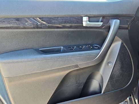 Used 2014 Kia Sorento LX FWD image 12