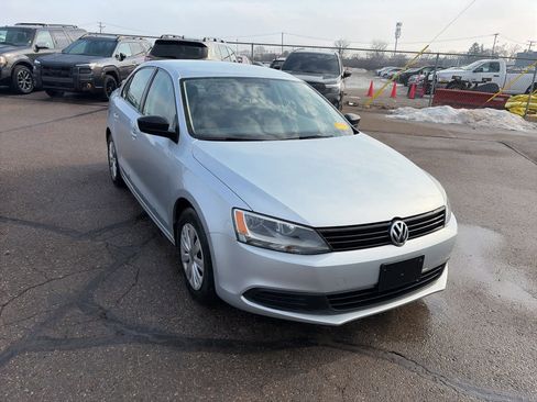 Used 2014 Volkswagen Jetta S image 4