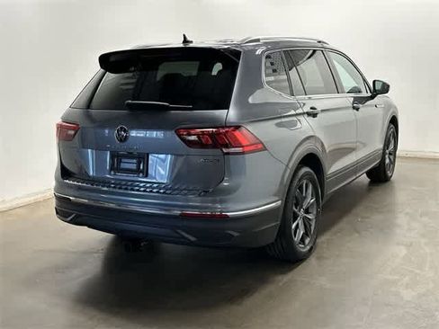 Certified 2022 Volkswagen Tiguan SE image 33