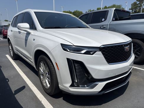 Used 2024 Cadillac XT6 Luxury image 2