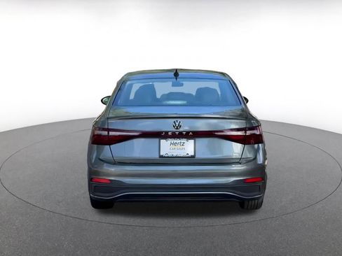 Used 2025 Volkswagen Jetta SE image 11