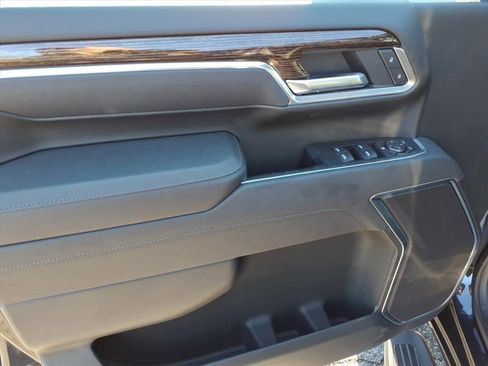 New 2026 GMC Sierra 2500 SLE w/ SLE Value Package; image 9