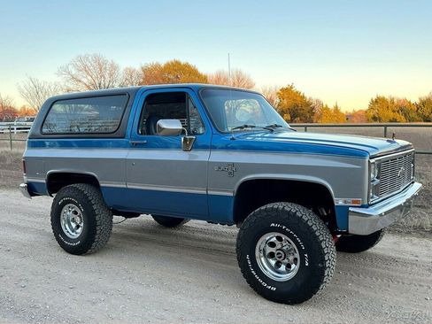 Used 1988 Chevrolet Blazer 4WD image 2