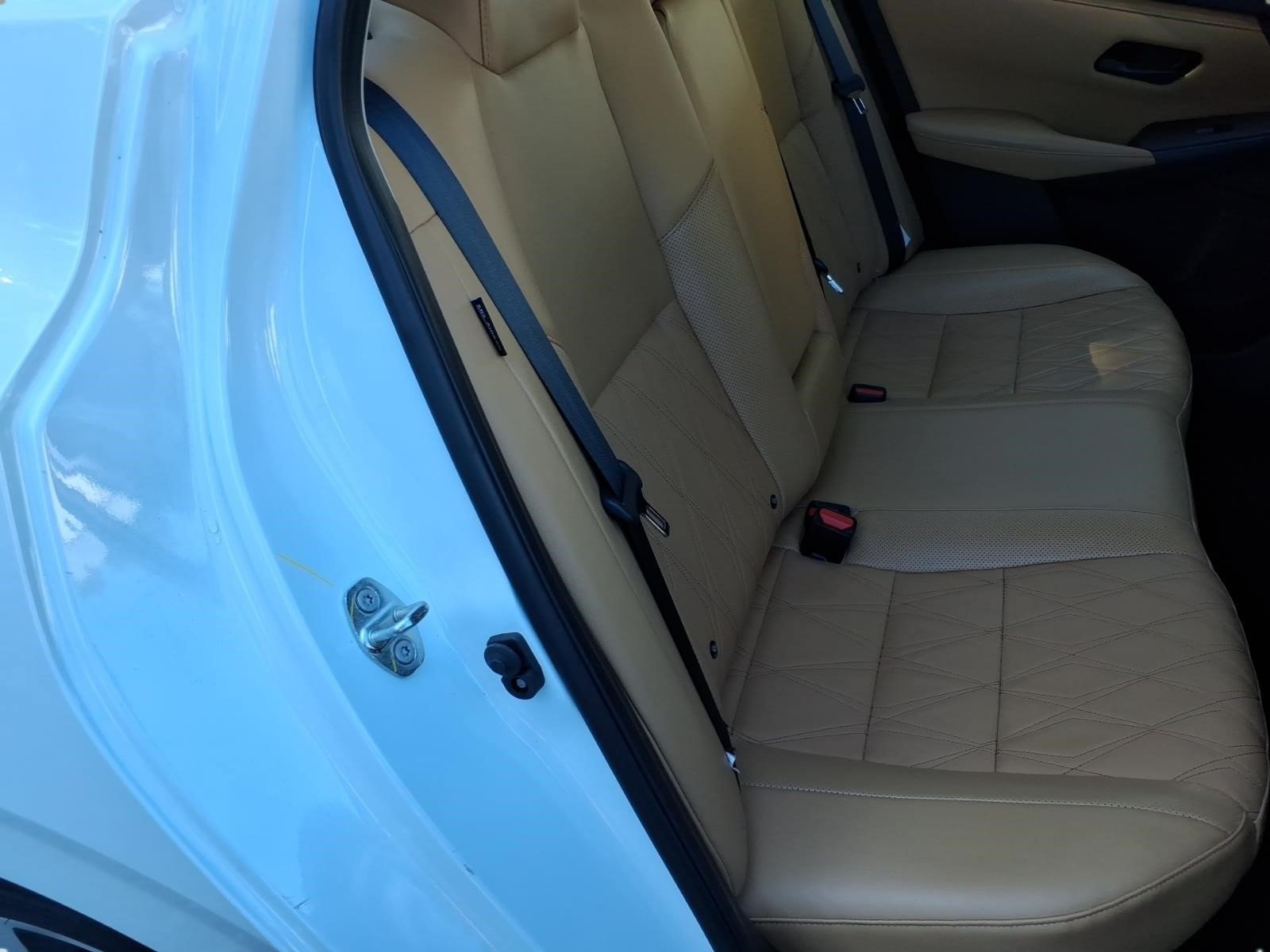 Used 2024 Nissan Sentra SV w/ SV Premium Package FWD image 7
