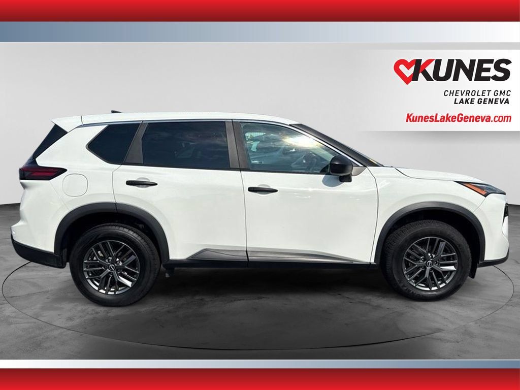 Used 2024 Nissan Rogue S FWD image 3