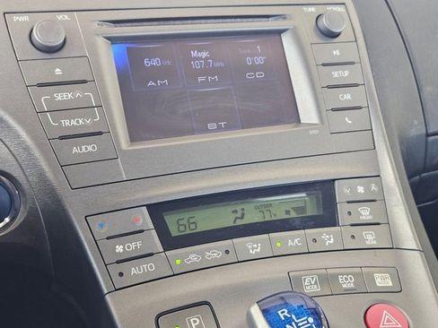 Used 2015 Toyota Prius Two image 8