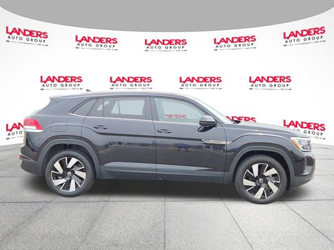 Used 2024 Volkswagen Atlas Cross Sport SE FWD image 2