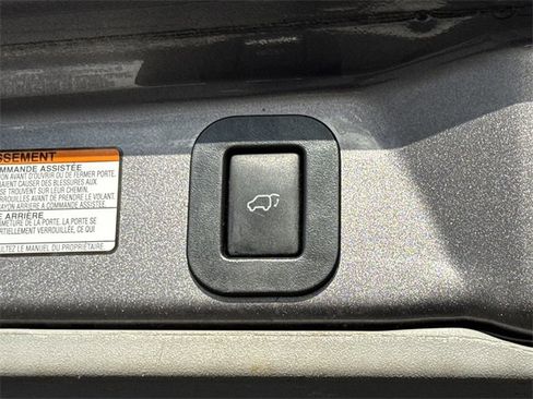 Used 2015 Toyota Sienna L image 18