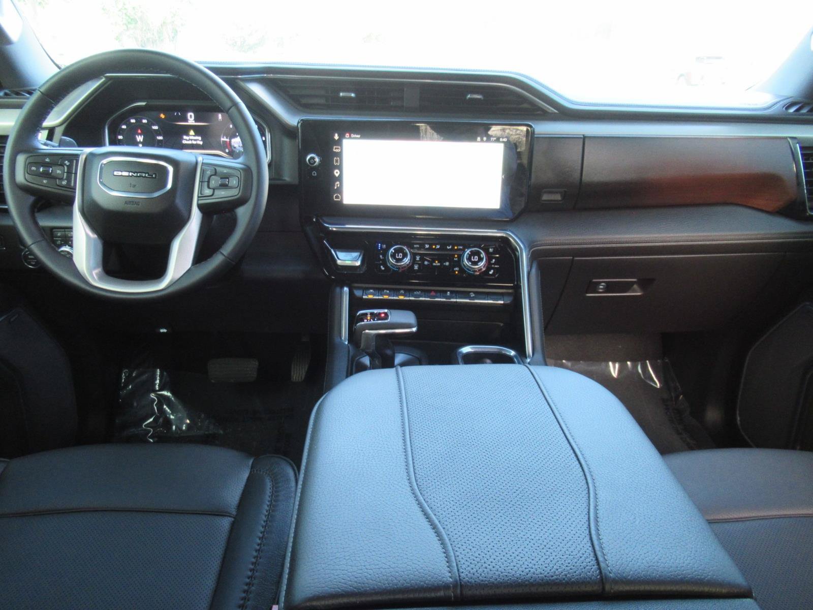 Used 2025 GMC Sierra 1500 Denali w/ Denali Reserve Package AWD/4WD image 14