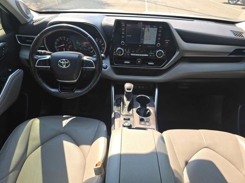 Used 2021 Toyota Highlander Limited AWD/4WD image 16