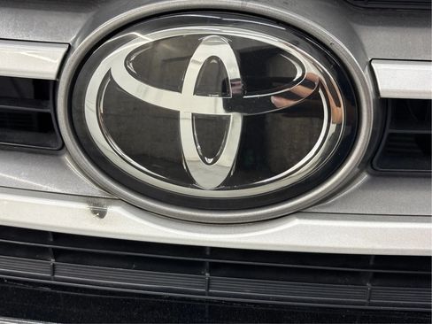Used 2019 Toyota Highlander XLE AWD/4WD image 33
