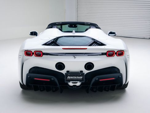 Used 2024 Ferrari SF90 Spider image 27