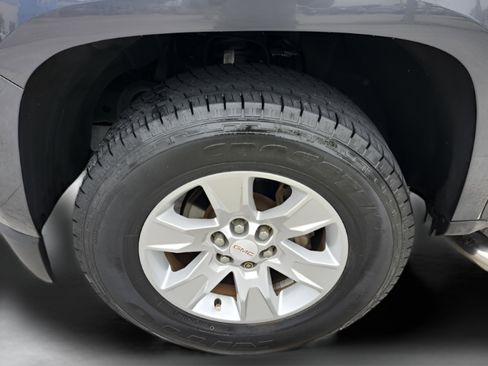 Used 2016 GMC Canyon SLE image 38