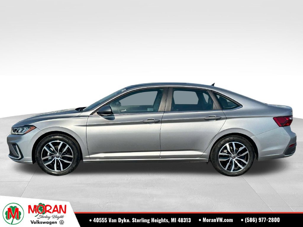 Used 2026 Volkswagen Jetta SE FWD image 2